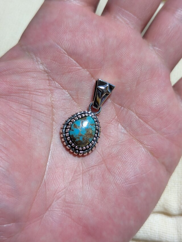 レッドマウンテンターコイズ ペンダント | iichi 日々の暮らしを レッドマウンテンターコイズ ペンダント | iichi 日々の暮らしを
