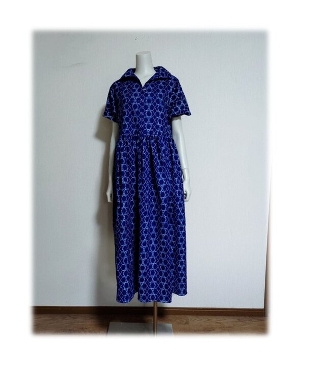 476　１点物　抜き衿レトロワンピース　デッドストック浴衣地　ろうけつ染め風　昭和レトロ　イタリアンカラ―　紺色　夏のお出かけ