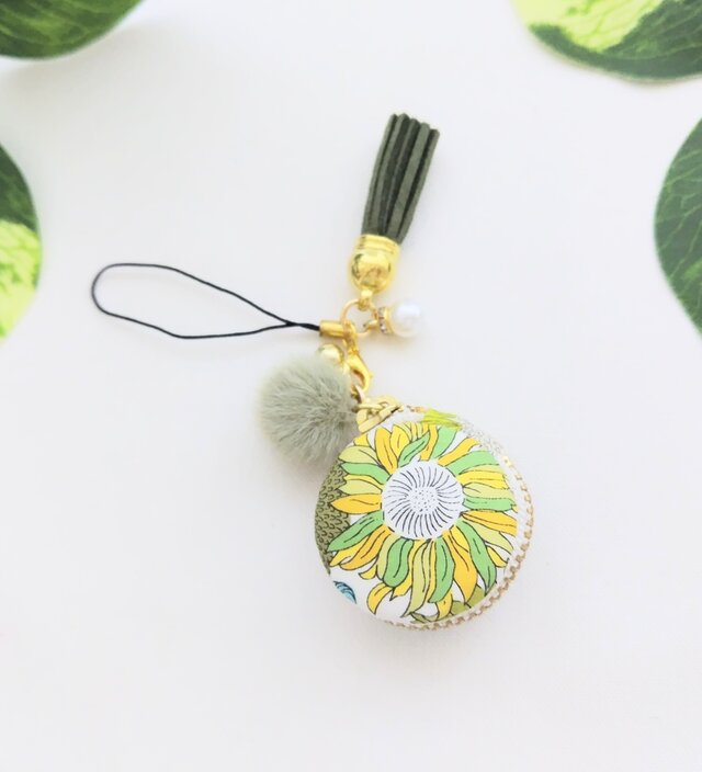 リバティスザンナイエローのマカロンポーチ①