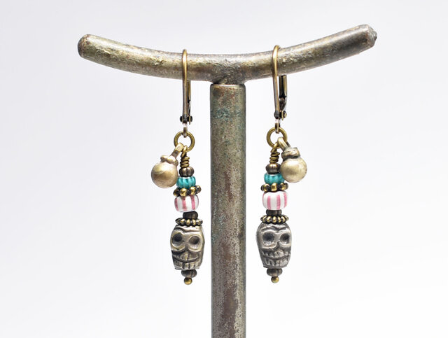 ファニーなスカルビーズとアンティークヴェネチアビーズ、民族鈴の