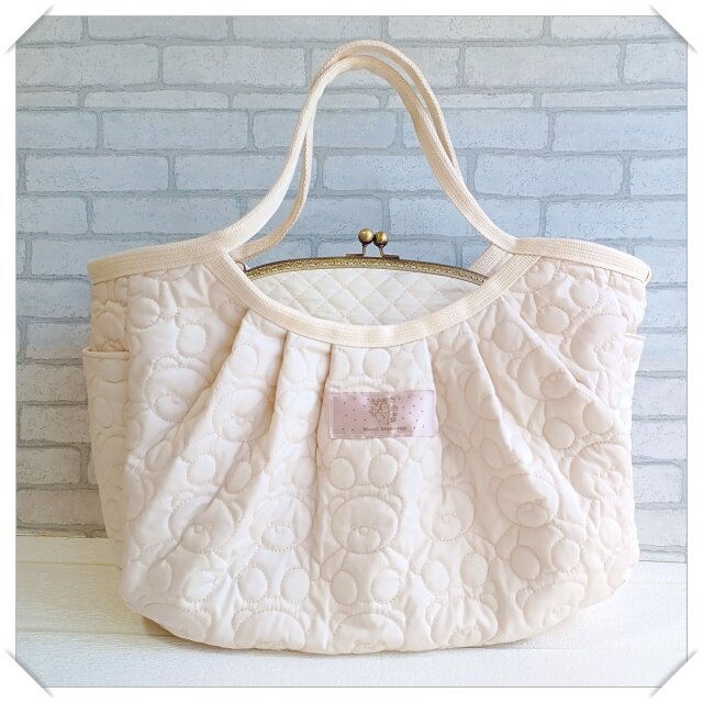 くま柄キルト（ホワイト）あおりがま口グラニーバッグ