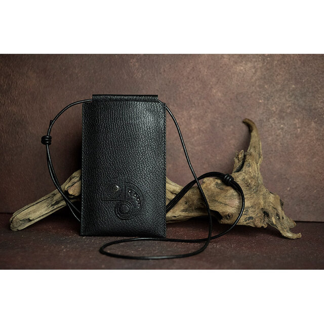 88色からオーダー可！！ カメレオン デザイン / ヤギ革 ショルダースマートフォンポーチ