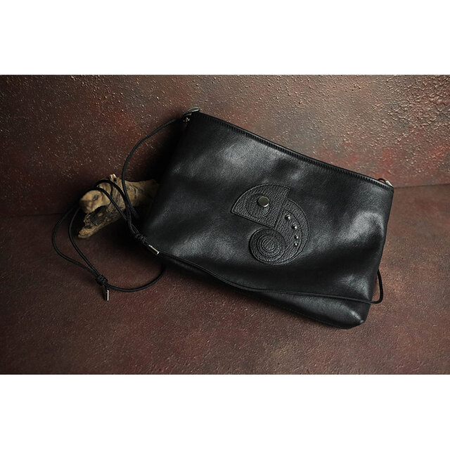 本革製サコッシュ / カメレオン デザイン