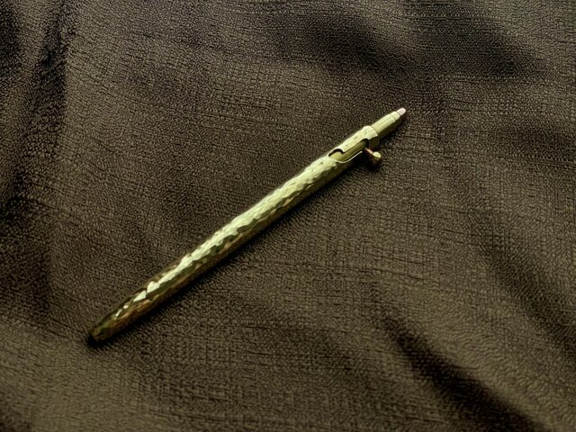 真鍮製ボルトアクションのボールペン・槌目タイプ（G2タイプ） | iichi