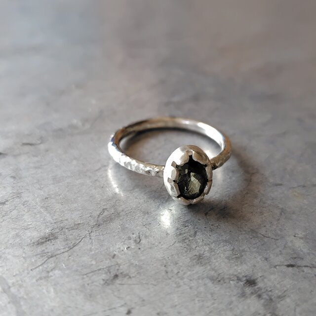 ルドウィジャイトインペリドットシルバーリング#10.5