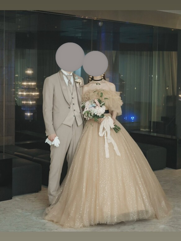 実例写真！カラードレス シャンパン色 取り外しオフショルダー シークインチュール 花嫁 前撮り