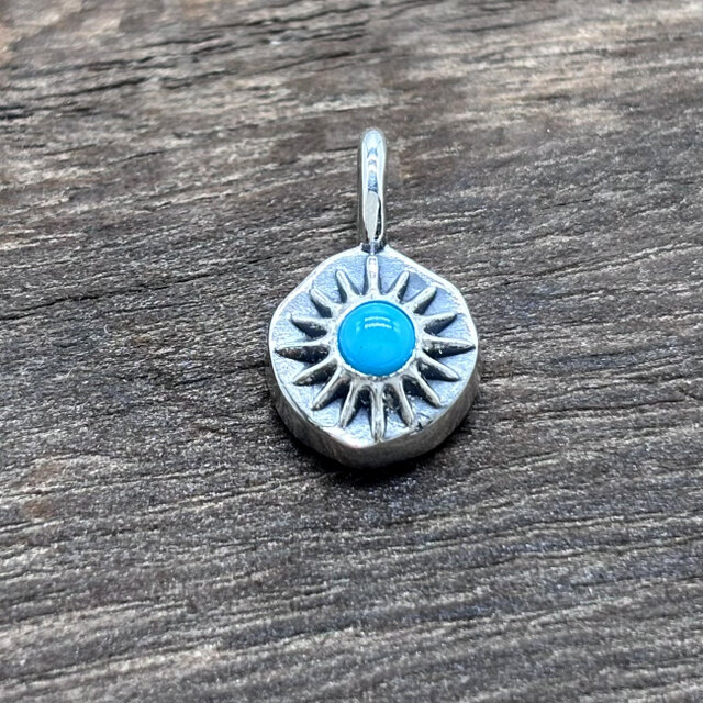 ネバダ州ロイストンターコイズ　ペンダントヘッド／Silver925 ナバホ族：Walter Vandever ロイストン ターコイズ ペンダント - PINE