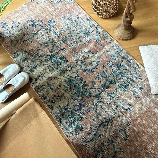 ベージュとパステルブルー　ヴィンテージトルコラグ　No.780 68×154 くすみピンクベージュ×ターコイズブルー トルコヴィンテージ