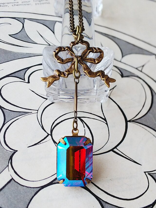 ヴィンテージ　Siam／オーロラOctagon　Ribbon　クラシカルネックレス