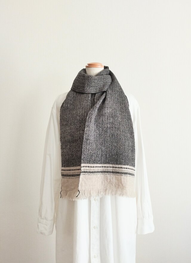 雨粒柄マフラー