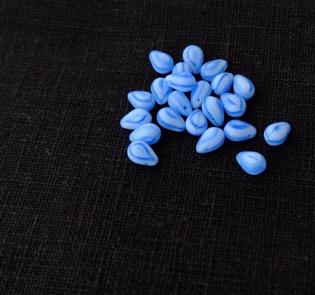 d165-39【マーブルな青空】しずくドロップのシンプルピアス(パーツ変更