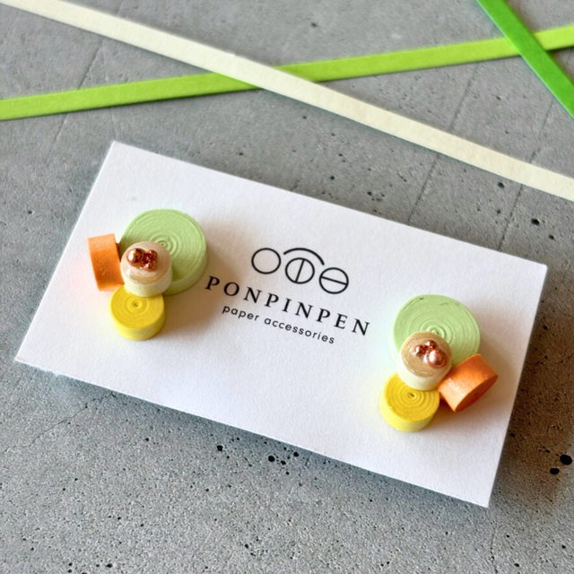 メロン色のピアス・イヤリング｜耳にやさしい軽さ 推し色アクセサリー 夏のお出かけ・ギフトに最適　アレルギー対応　上品デザイン