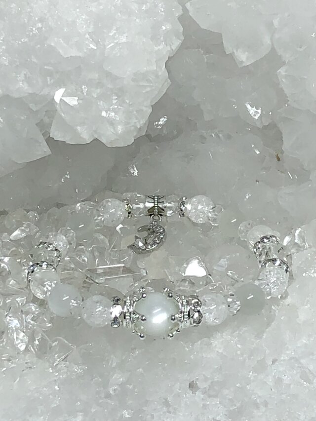 ホワイトムーンストーン 爆裂水晶 三日月 天然石ブレスレット | iichi