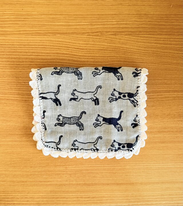 ダブルガーゼ2枚合わせのふわふわハンカチ（播州織・猫ちゃん）