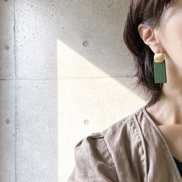 ビンテージ風ダングルピアス（赤・緑・黒）　 Ton Pascal P706-ヴィンテージピアス U.S.A. 1980〜90s Gold Tone Green