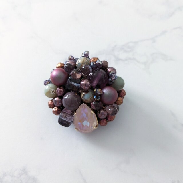 こっくりとしたパープルのブローチ（K1231)