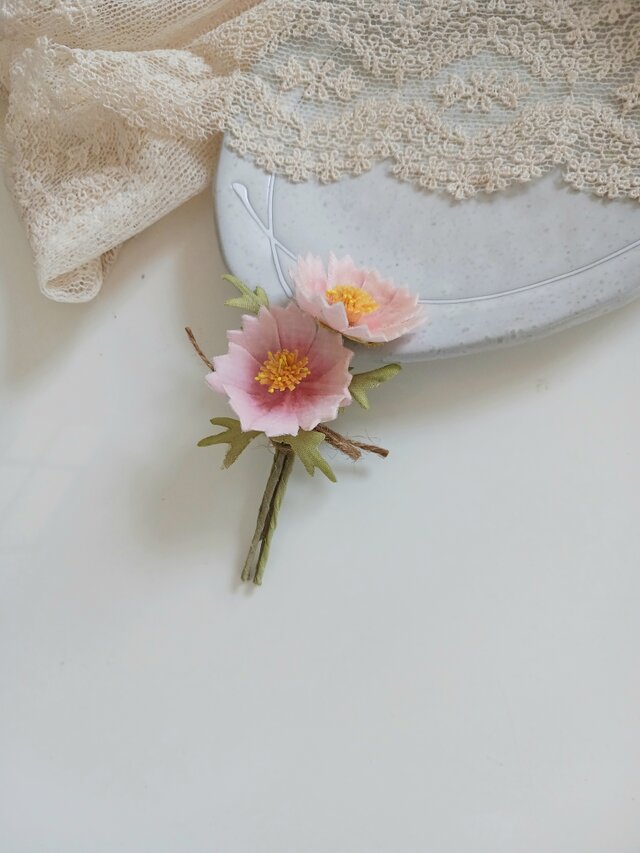 染め布花＊小さい秋桜のコサージュ