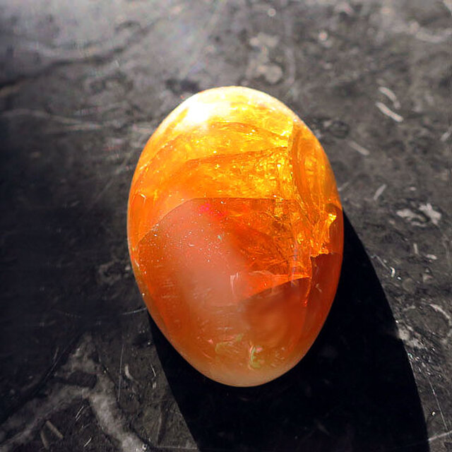 ウェロオパール 天然石 大きめ ルース 61.60ct 【秋色】虹