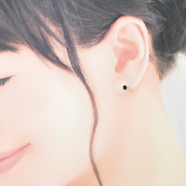 ブラックダイヤピアス ダイア鑑定書付き ダイヤモンド ピアス 0.6ct(Total) E VS2 3EX H&C プラチナ 中央