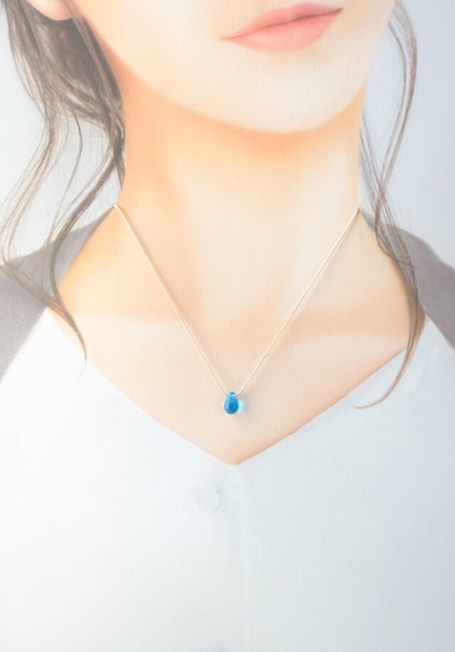d10【スカイ】1つぶチェコドロップ 肌にやさしい絹糸のネックレス 糸の 