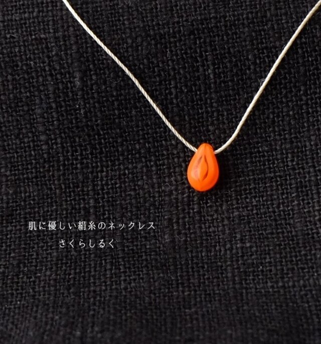 d55【オレンジマーブル】1つぶチェコドロップ　 肌にやさしい絹糸のネックレス　糸の色＆長さえらべます