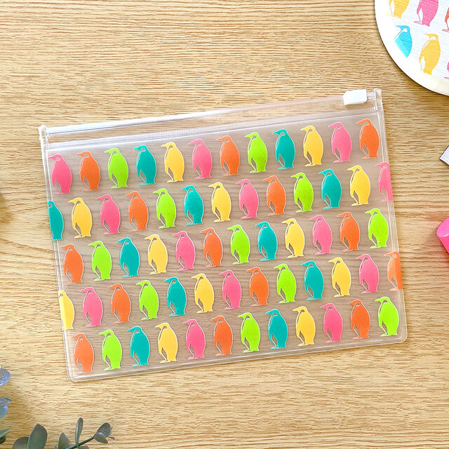 コウテイペンギンのクリアポーチ フラットポーチ 透明 小物入れ お薬ケース 夏ギフト プレゼント おしゃれ 可愛い 動物