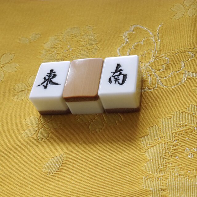 レトロシックな帯留め 竹製 麻雀牌 東南 | iichi 日々の暮らしを