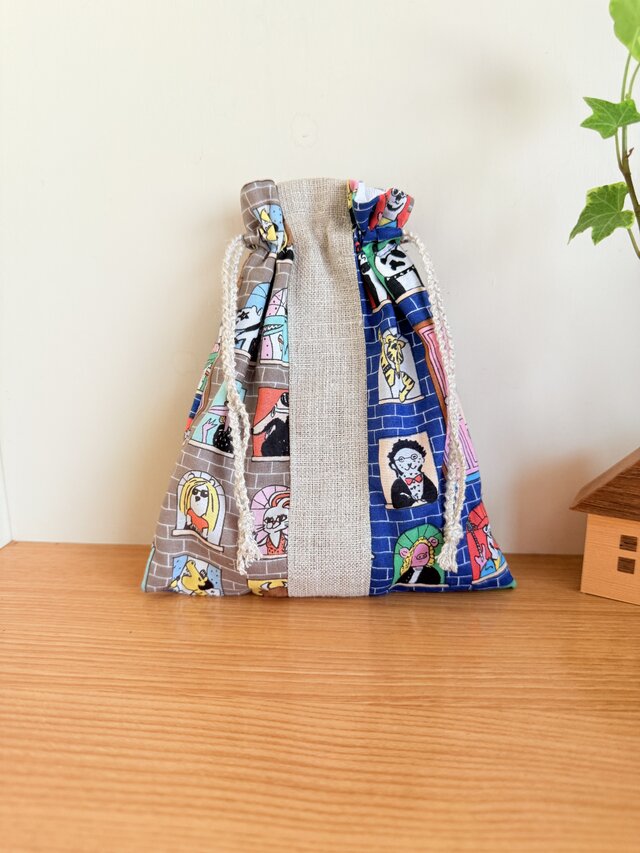 ミュージシャンアニマル柄の巾着袋（ネイビーベージュ）