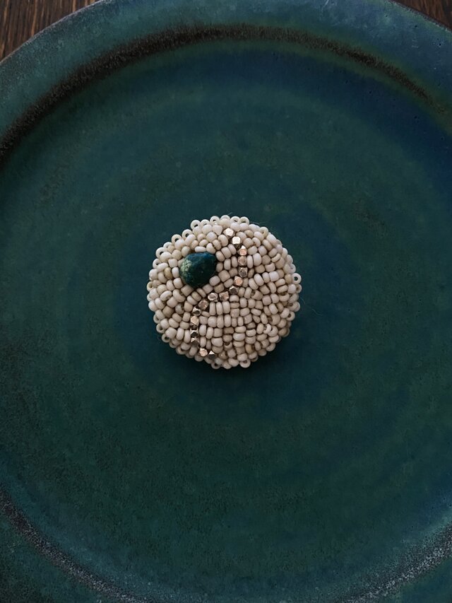 曖昧的陰陽ブローチ…白いもの…