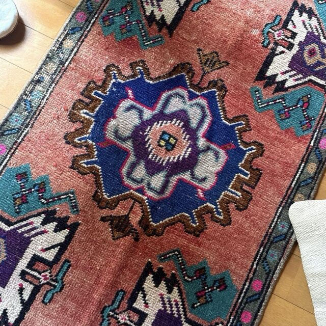 トルコヴィンテージラグ　112×198コーラル　ネイビー　ピンク トルコヴィンテージラグ 40×88 コーラルピンク×カーキ×水色