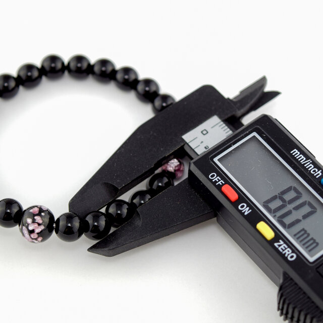 8mm 黒オニキス ピンク 琉球蛍石仕立 ブレスレット 腕輪 天然石 UDA32