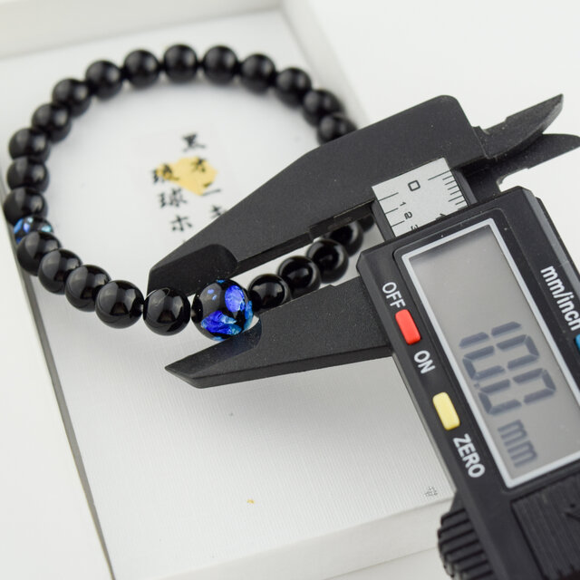 8mm 黒オニキス ブルー 琉球蛍石仕立 ブレスレット 腕輪 天然石 UDA11