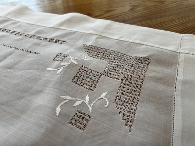 麻オーガンジー手刺繍テーブルクロス | iichi 日々の暮らしを心地よく