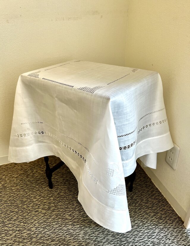 麻オーガンジー手刺繍テーブルクロス | iichi 日々の暮らしを 麻オーガンジー手刺繍テーブルクロス | iichi 日々の暮らしを