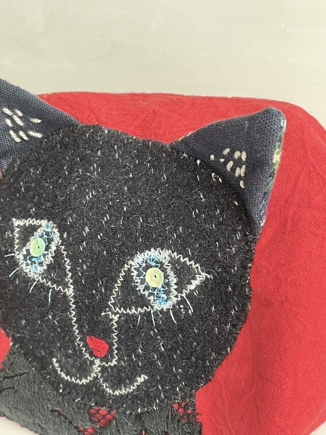 赤いお鼻の黒猫ポーチ | iichi 日々の暮らしを心地よくする