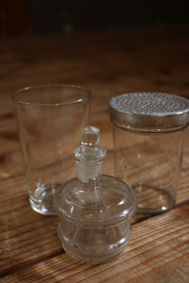 №070　ガラス製品　３点　コップ　ペッパーグラス　古雑貨　古道具　花器　54355