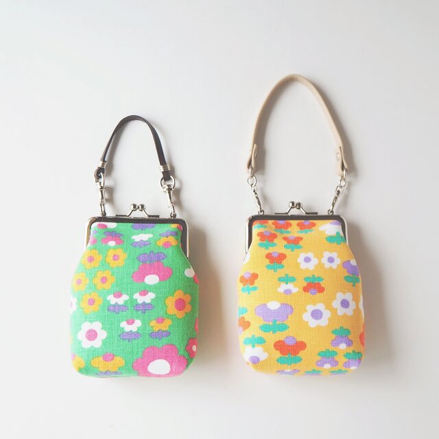 ■ヴィンテージ生地の持ち手付きがま口ポーチ（カードサイズ） / ポップフラワー■ queue (vf-pf)
