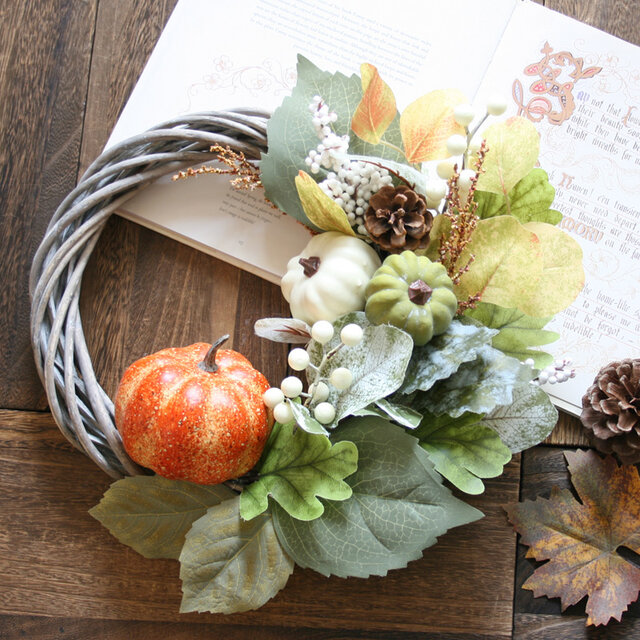 大きなかぼちゃ付きシャビーカラーの秋リース オレンジパンプキン ハロウィン