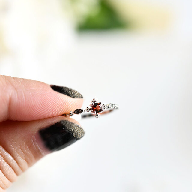 人生の羅針盤アイオライトor実りの象徴ガーネットのリング ピンキーリング　重ね付けにも～9月/1月誕生石