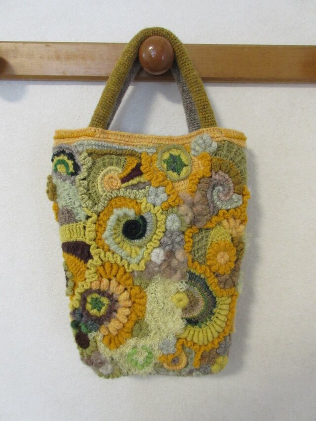 フリーフォームの小さな手提げバック（オレンジ系）