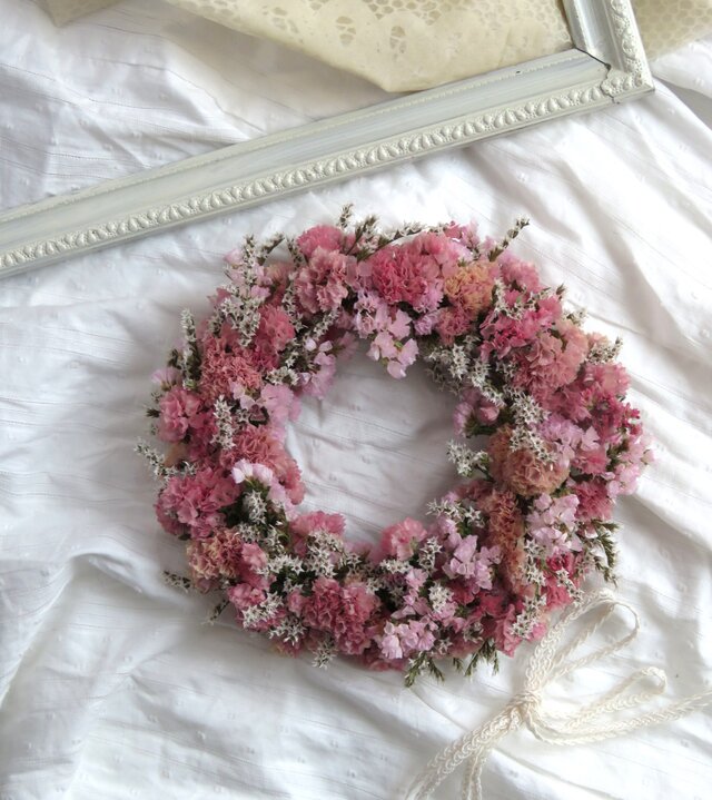 heartwarming statice wreath