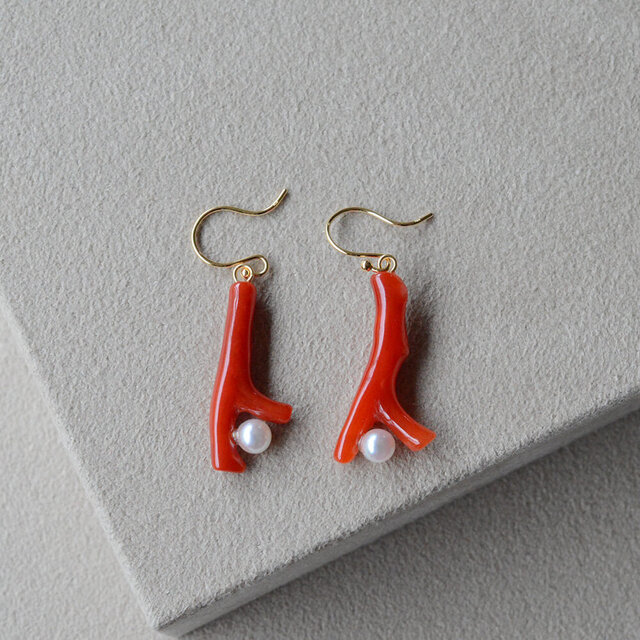 K18 アコヤ真珠と赤珊瑚のフックピアス