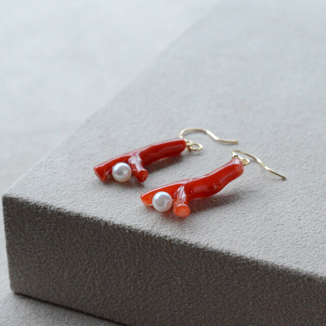 K18 アコヤ真珠と赤珊瑚のフックピアス | iichi 日々の暮らしを