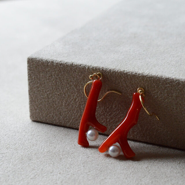 K18 アコヤ真珠と赤珊瑚のフックピアス | iichi 日々の暮らしを