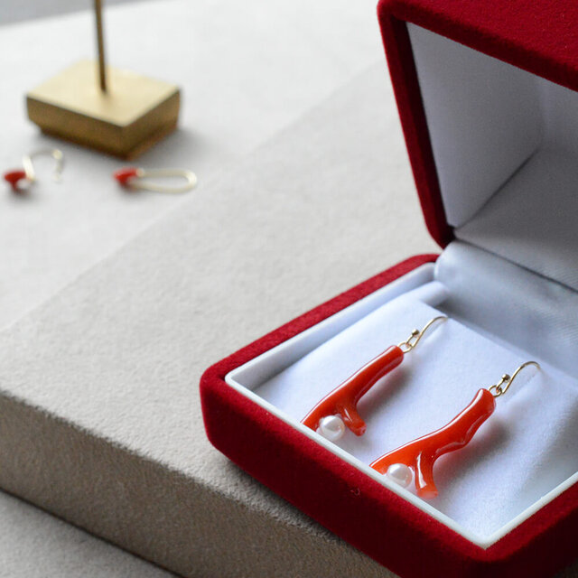 K18 アコヤ真珠と赤珊瑚のフックピアス | iichi 日々の暮らしを