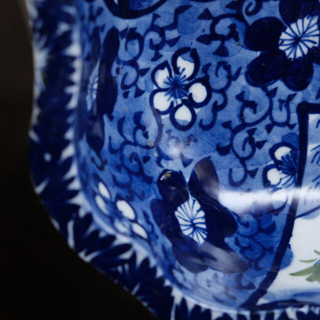 鉢■古い花唐草蝶紋 大鉢 菓子器 花弁型 時代物 骨董品(江戸後期～明治期)■ 鉢□古い花唐草蝶紋 大鉢 菓子器 花弁型 時代物 骨董品(江戸後期