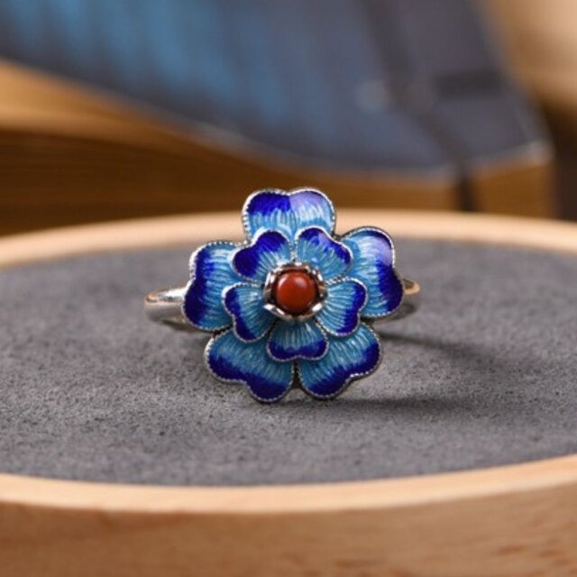 サクラソウのリング - 指先に春の息吹を感じさせる　R430 サクラソウのリング - 指先に春の息吹を感じさせる R430 | iichi