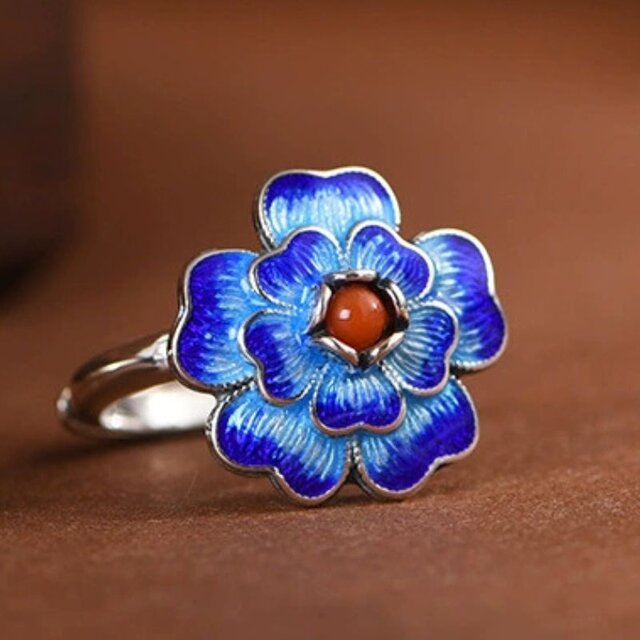 サクラソウのリング - 指先に春の息吹を感じさせる　R430 サクラソウのリング - 指先に春の息吹を感じさせる R430 | iichi