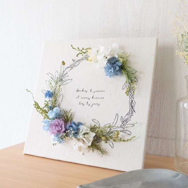 プリザーブドフラワーのフラワーキャンバス　紫陽花とカーネーション　リース風　インテリア＆ギフト　壁掛け・置き型２way