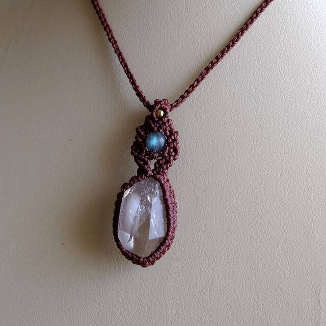 ヒマラヤ水晶原石（ガネーシュヒマール産）マクラメ編みペンダント